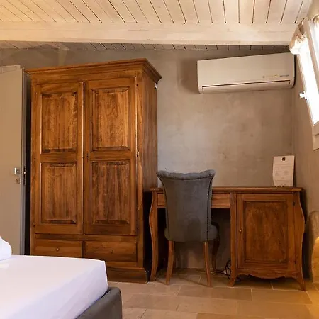 Graffiti Living - Santa Rita - Rooms Bed & Breakfast 4*